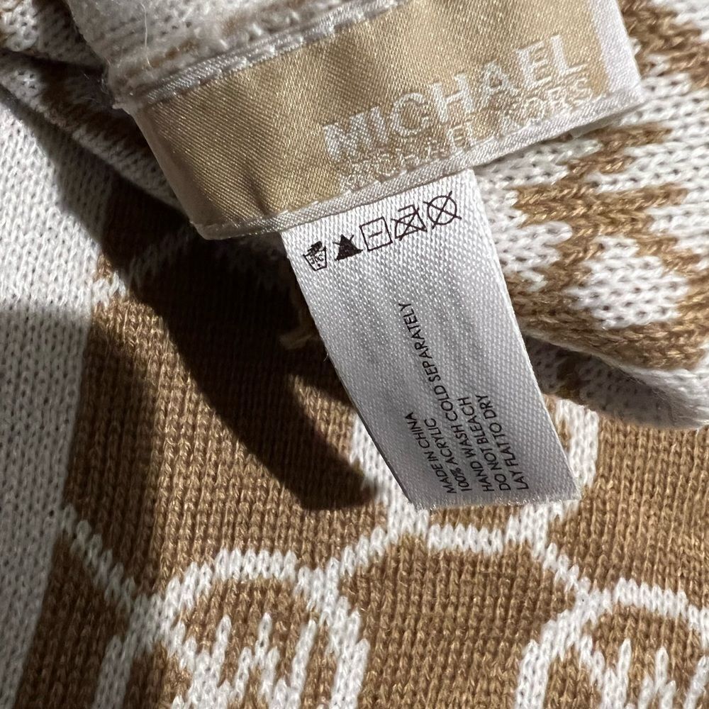 MICHAEL KORS JET SET LOGO PRINT Scarf and Beanie set Women's Tan/ White - Picture 3 of 3